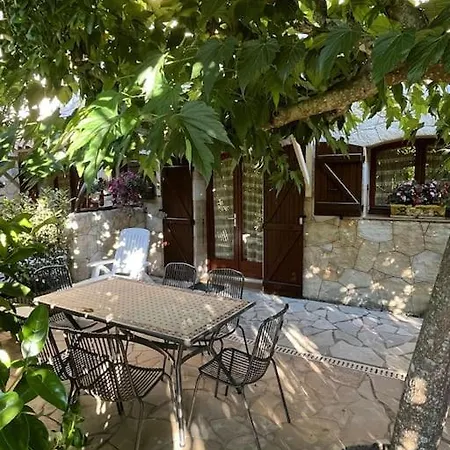 Appartamento De 50m2 En Rez De Jardin - 3 étoiles *